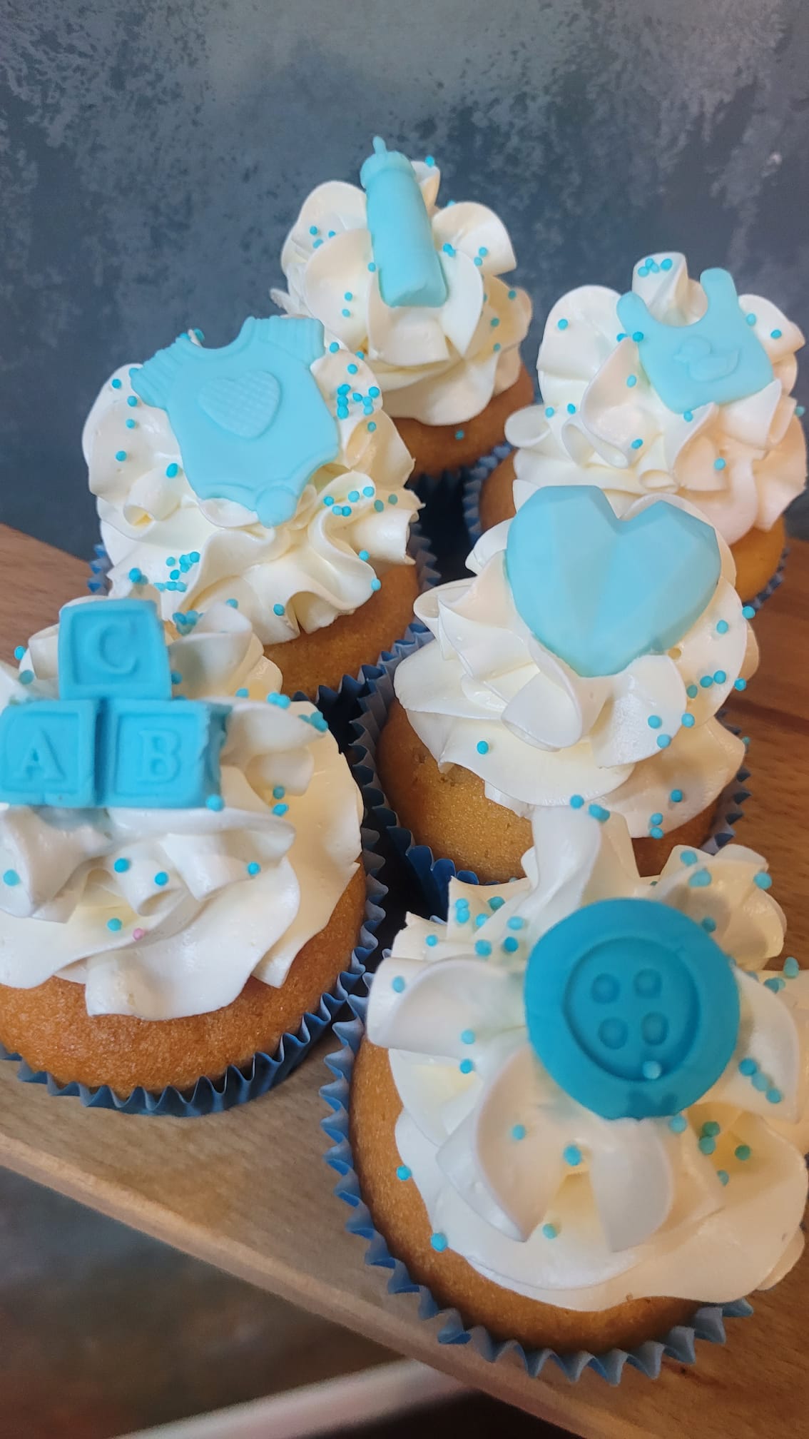 Huisgemaakte babyshower cupcake (jongen)