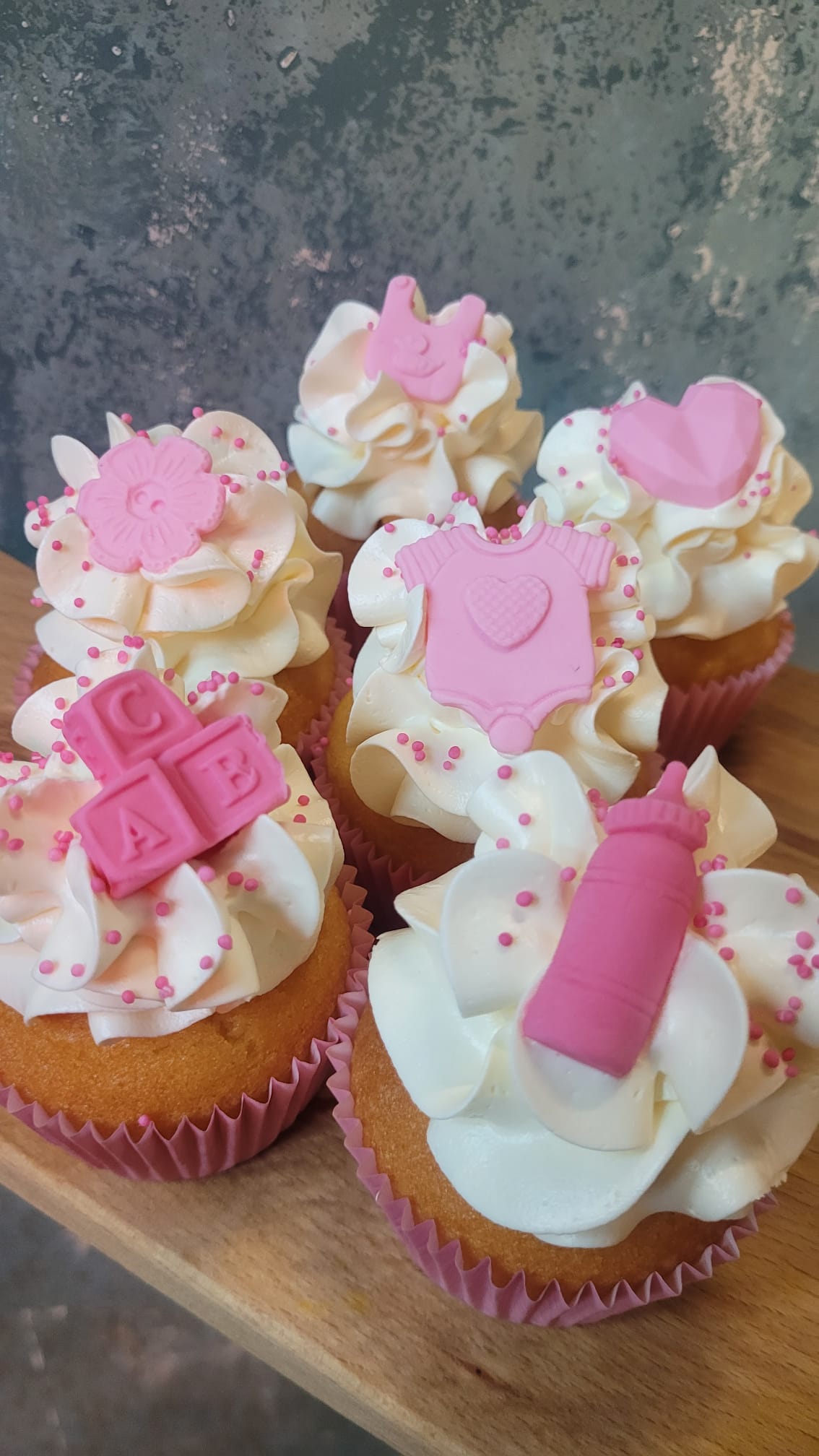 Huisgemaakte babyshower cupcake glutenvrij (meisje)