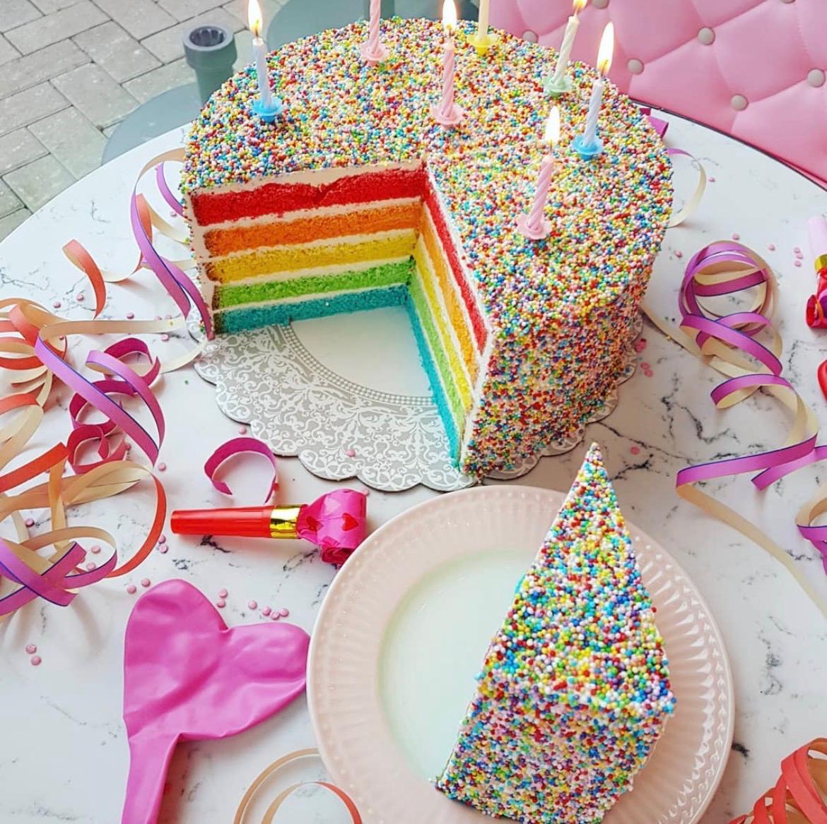 Huisgemaakte regenboogtaart